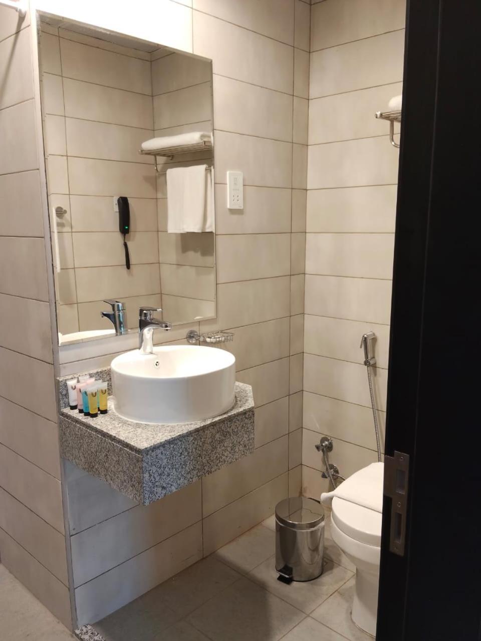 Vogo Grand Hotel Formerly Best Western Plus Hotel Dubai Academic City Стая снимка