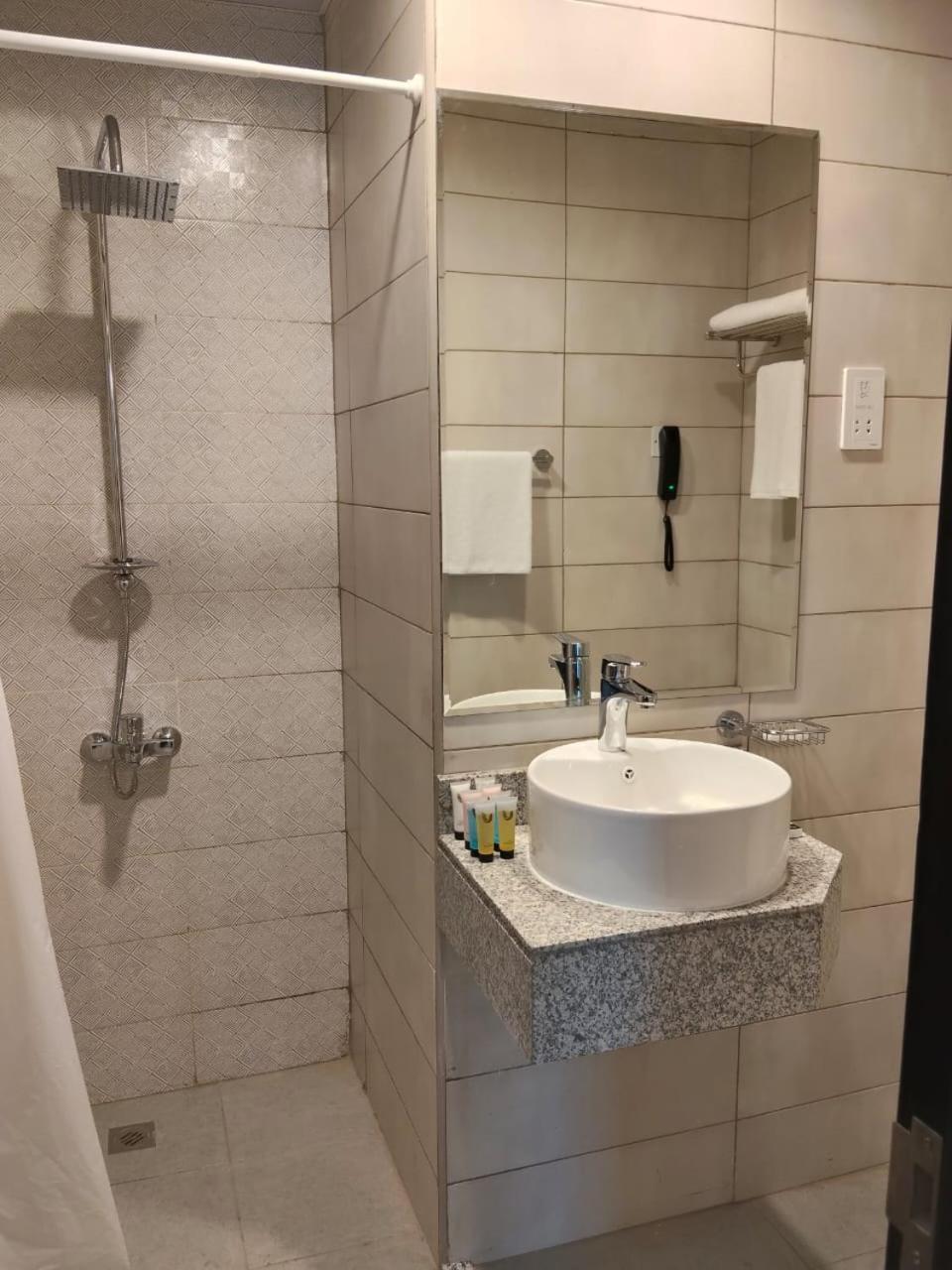 Vogo Grand Hotel Formerly Best Western Plus Hotel Dubai Academic City Стая снимка